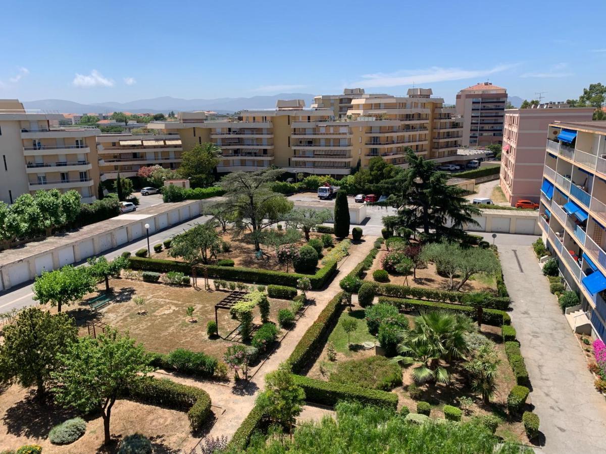 L'Appart Frejus Plage Exteriör bild